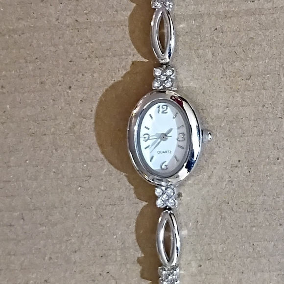 Japan Movement Silver Women\'s Watch with Crystal Accents